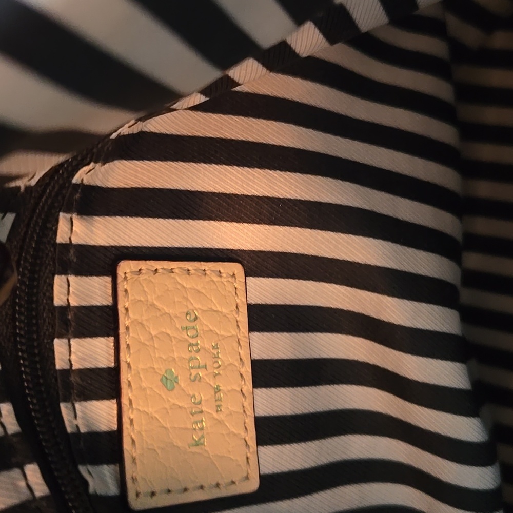 Black and Cream Leather Bag - Picture 13 of 17